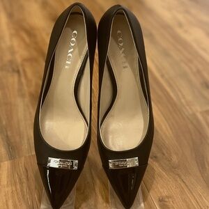 Coach pumps